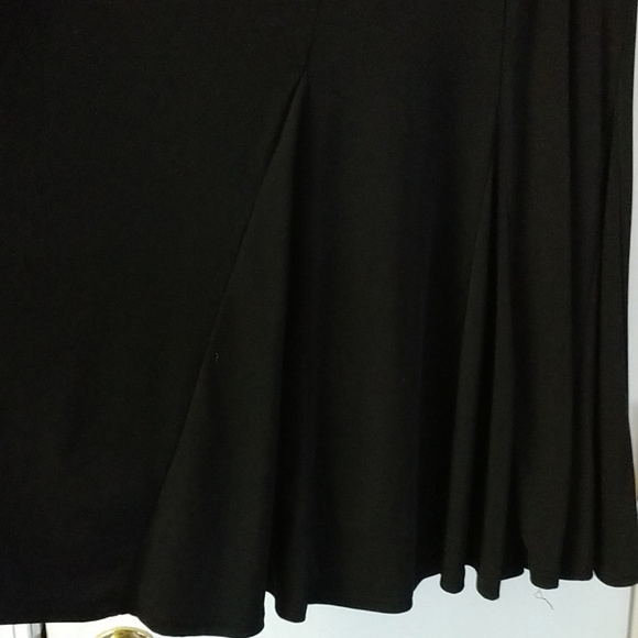 Black swing skirt - Picture 2 of 4